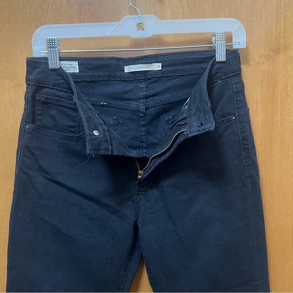 Levi’s 721 High Rise Skinny in Soft Black (28x30) - Picture 11 of 16